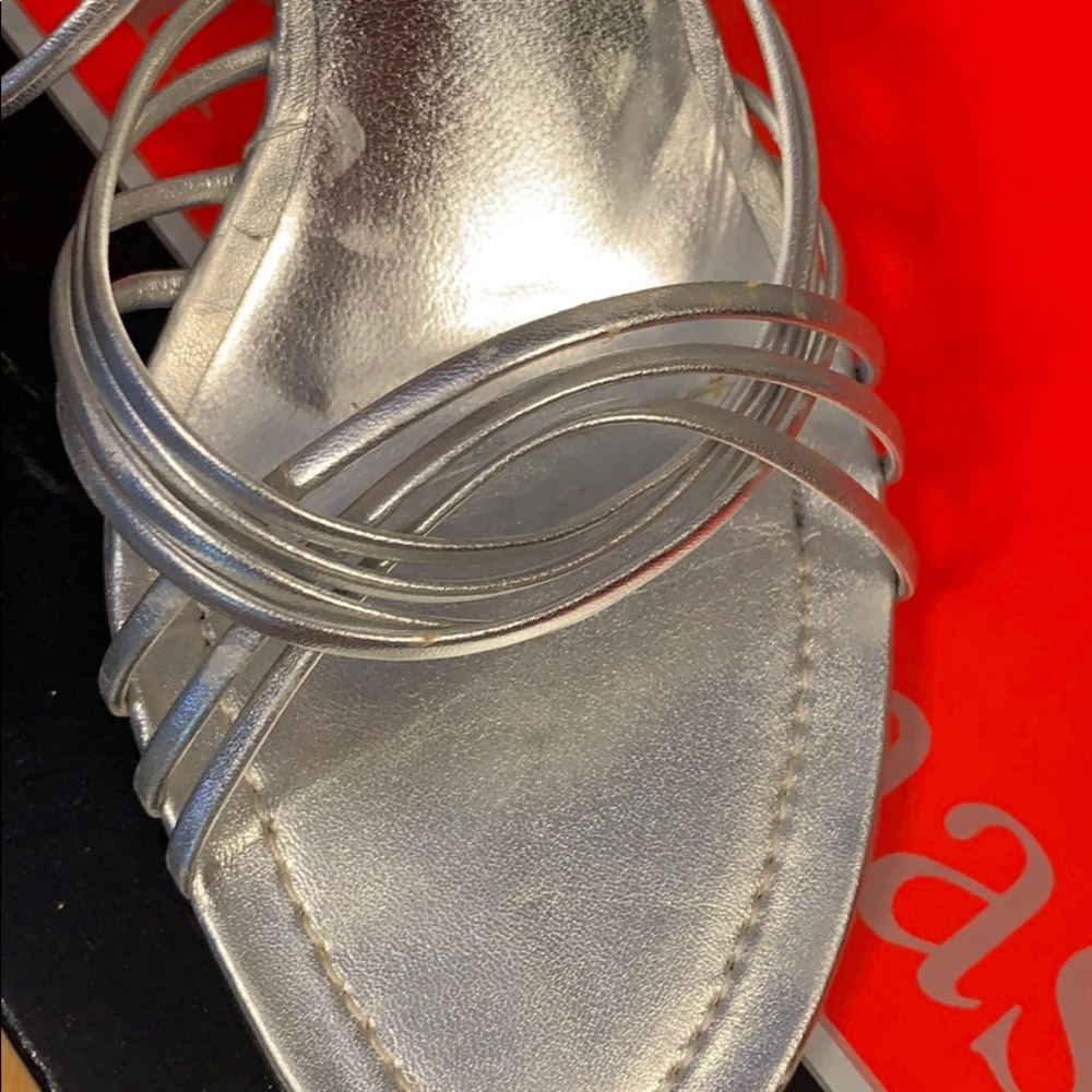Sandles - Picture 3 of 6